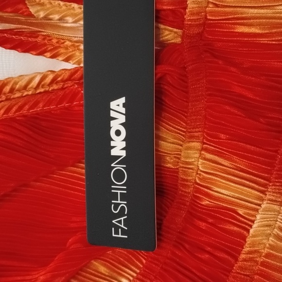 Fashion Nova Women's Sunset Cruise Plisse Jumpsuit, Size: S, NWT - Picture 3 of 15